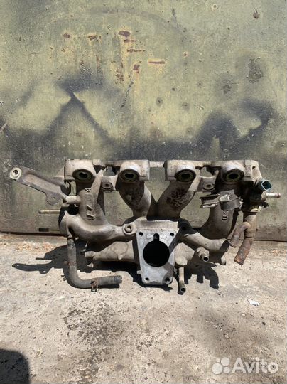 Впускной коллектор Nissan Primera P11