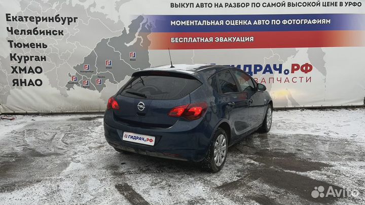 Кронштейн суппорта задний правый Opel Astra (J) 12778854