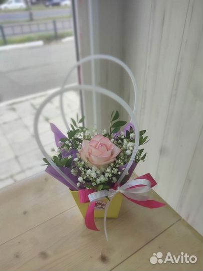 Композиция из цветов на 1 сентября