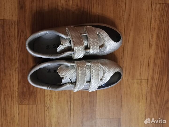 Футбольные бутсы на мальчика