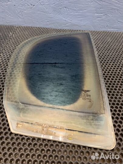 Форточка двери задняя правая Bentley Continental