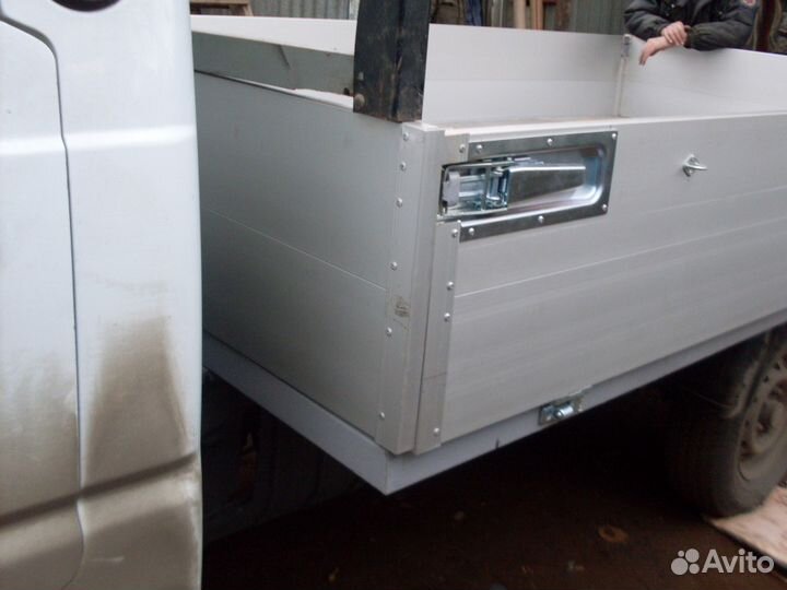 Замок бортовой горизонтальный врезной оцинкованный