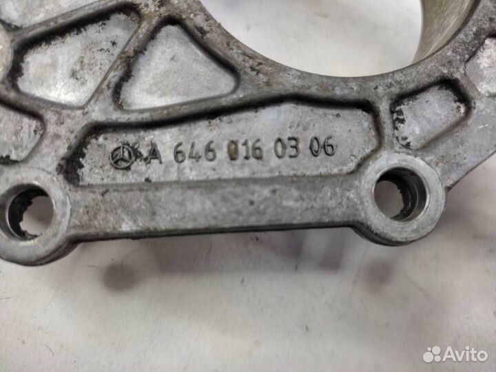 Крышка передняя ГБЦ w904 Sprinter 611.981