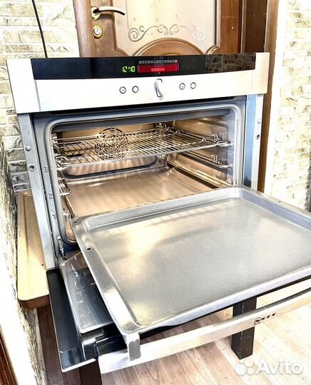 Компактная духовка с паром Neff,Германия