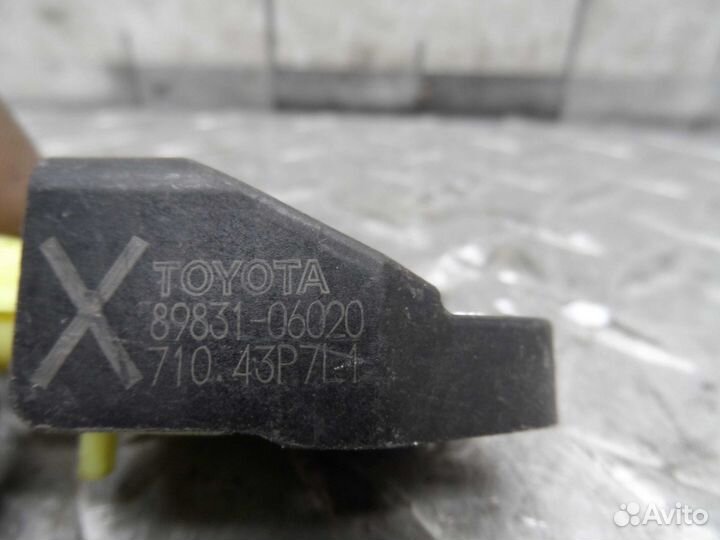 Датчик удара Toyota Camry 40 8983106020