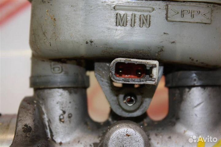 Главный тормозной цилиндр Nissan March K11 1997