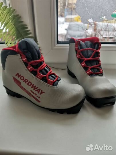 Лыжные ботинки 35 р