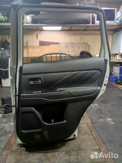 Дверь задняя правая mitsubishi outlander 3