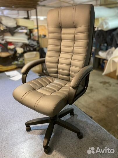 Офисное кресло