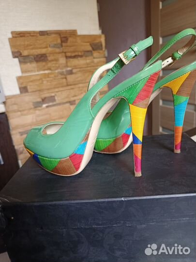 Босоножки женские