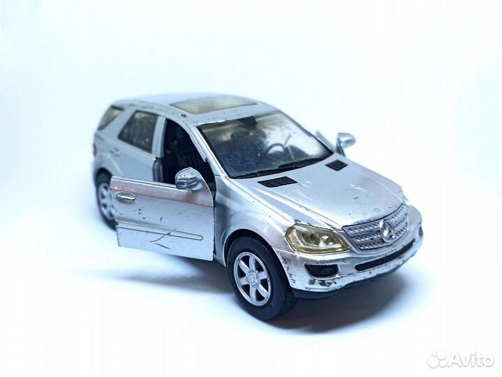 Модель автомобиля Mercedes Benz M class 2006 год