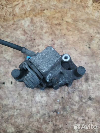 Суппорт тормозной задний левый Ford Focus 2