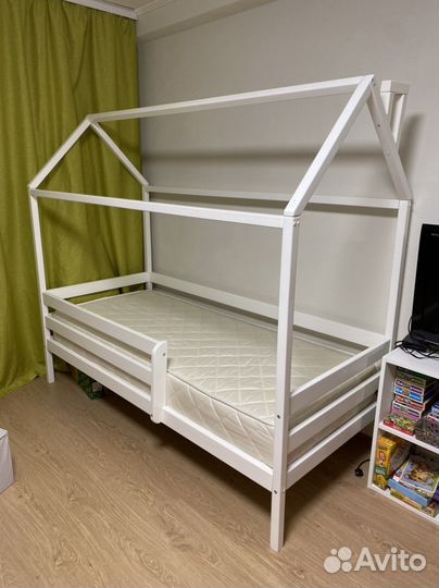 Детская кровать домик с матрасом