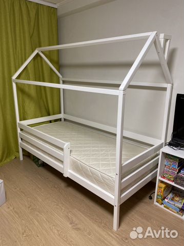 Детская кровать домик с матрасом