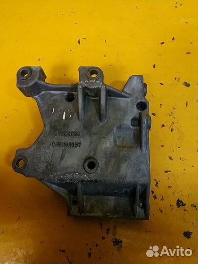 Кронштейн компрессора кондиционера Митсубиси 1.5 4