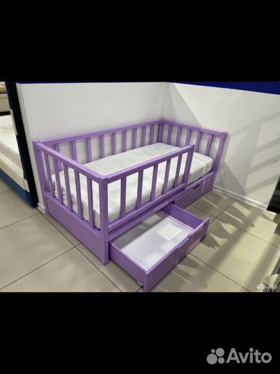 Детская кровать из массива