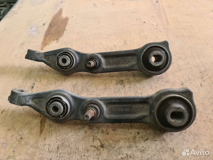 Передний поперечный рычаг Mercedes W211