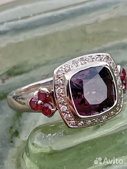 Золотое кольцо с бриллиантами и шпинелью