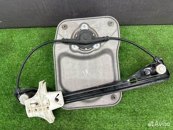 Стеклоподъемник задний левый Skoda Fabia 2 HB 1.2