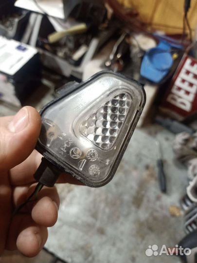 Volkswagen jetta 6 подсветка зеркала левая