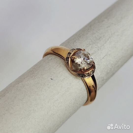 Золотое кольцо с фианитами