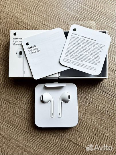 Проводные наушники Apple Earpods Lightning