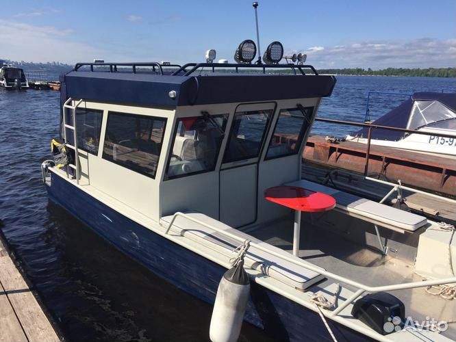Кабинный катер с мотором Mercury F 200