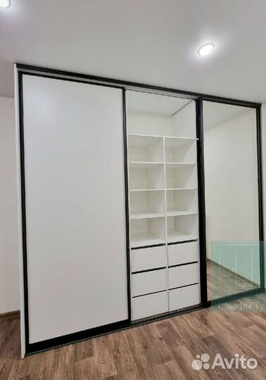 Черный шкаф