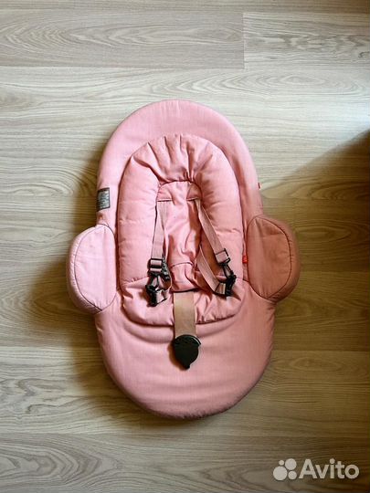 Шезлонг stokke steps bouncer