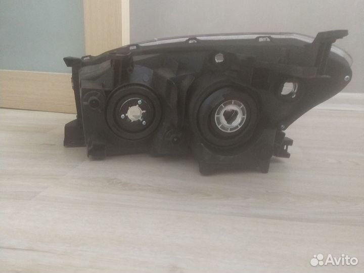 Фара правая Тойота rav 4