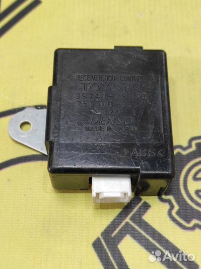 Блок управления дверьми Toyota Noah AZR60 1azfse