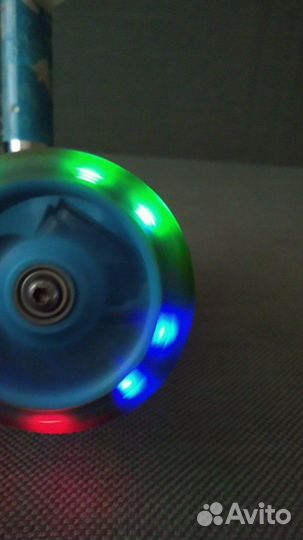 Самокат детский трехколесный со светящимися колеса