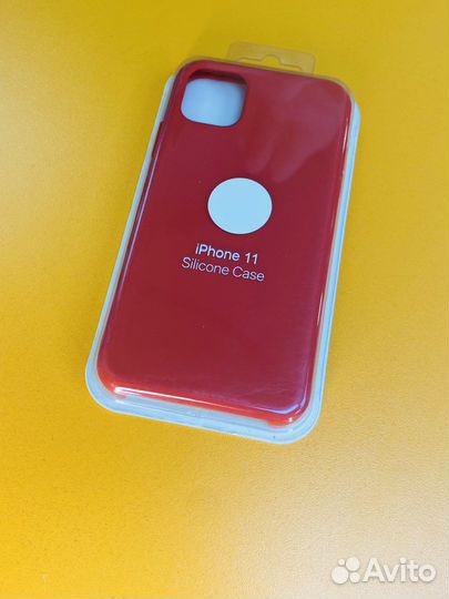 Чехол на iPhone 11 красный