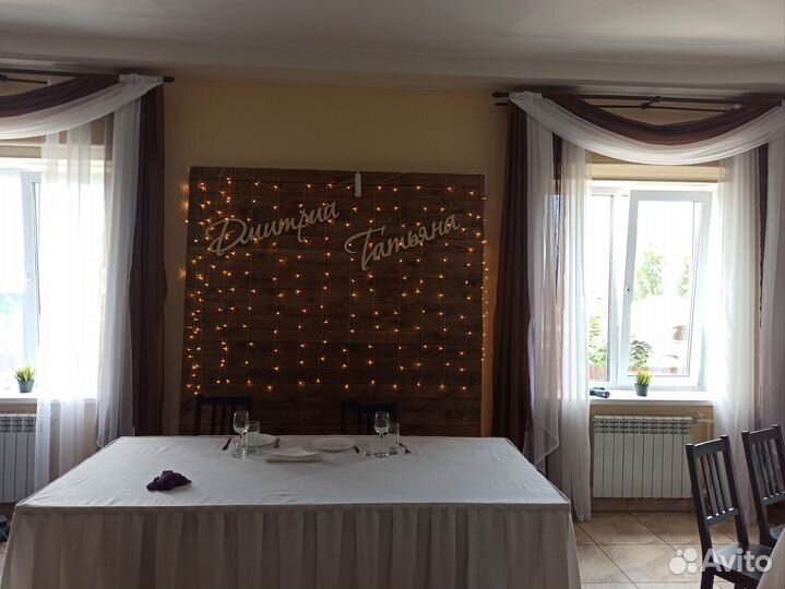 Оформление в стиле рустик. Фотозона деревянная