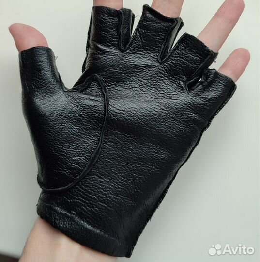 Перчатки без пальцев женские