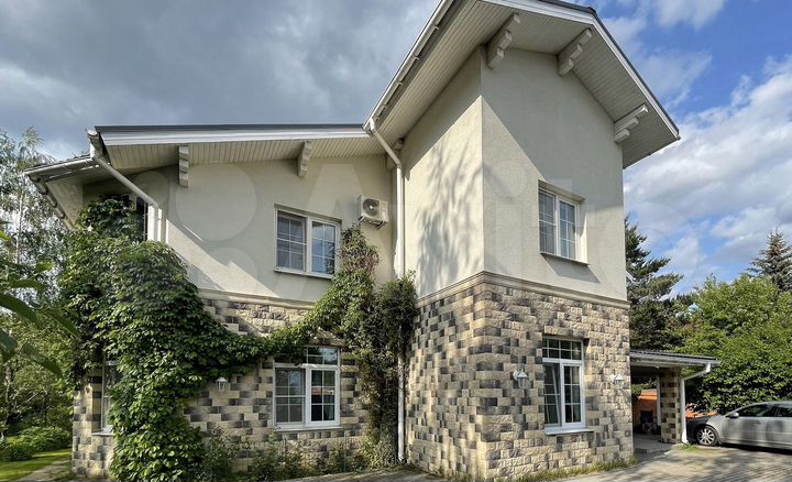 Коттедж 570 м² на участке 20 сот.