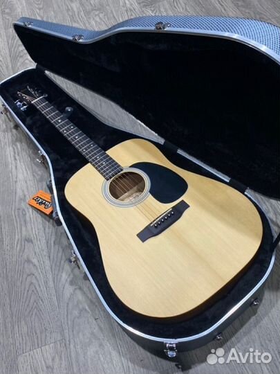 Жесткий кейс для акустической гитары