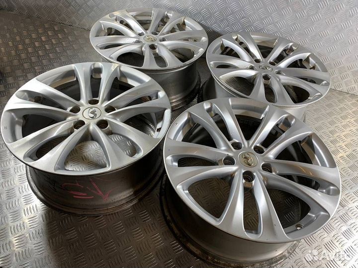 Комплект литых дисков R18x8 5x114.3