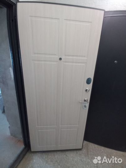 Металлическая дверь бу из новостроек