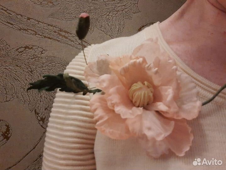 Цветочная брошь ручной работы