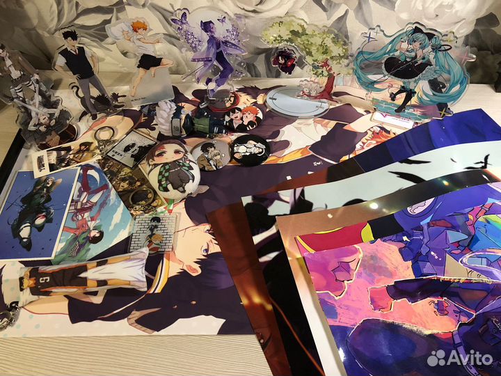 Аниме значки и плакаты