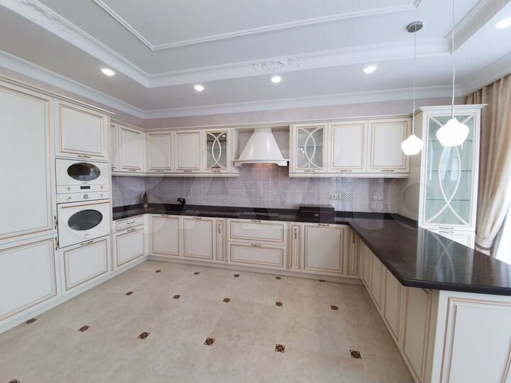 4-к. квартира, 190 м², 7/15 эт.