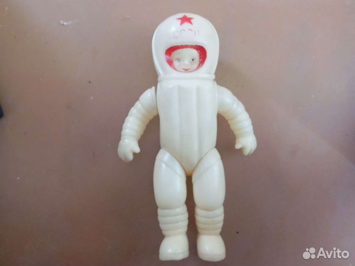 Игрушка космонавт СССР