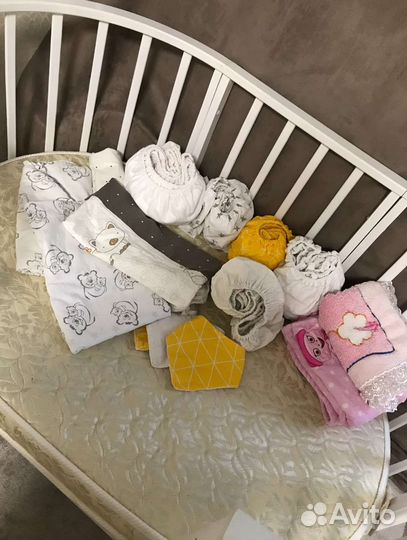 Детская кроватка круглая овальная с маятником