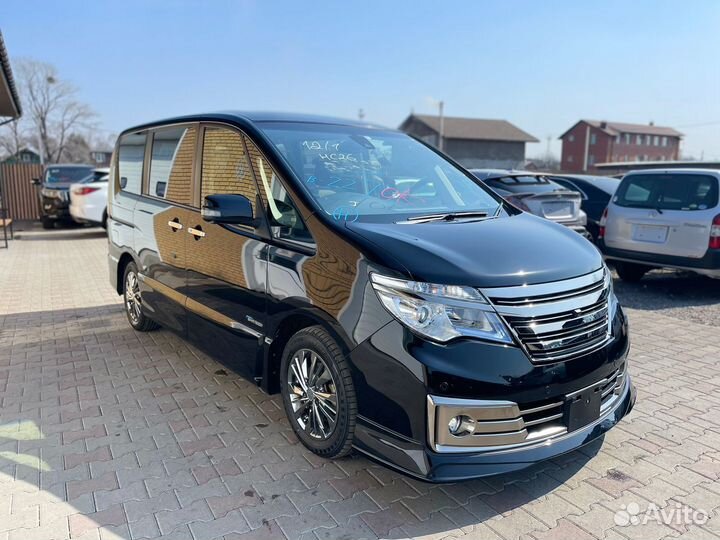 Водитель на своем минивене