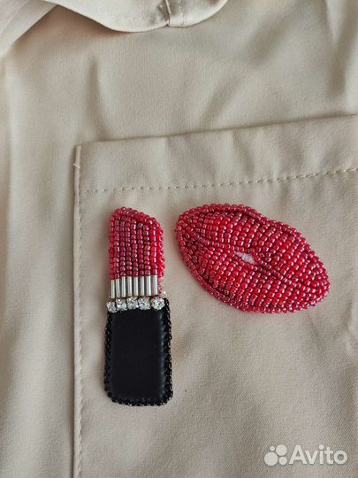 Двойные броши губы и помада