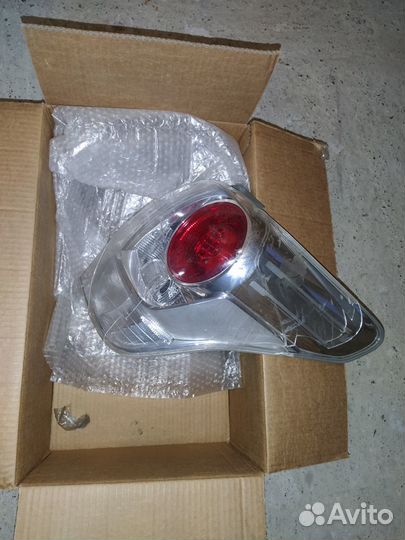 Фонарь задний правый toyota
