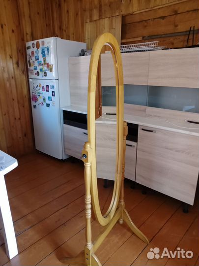 Зеркало напольное в деревянной раме