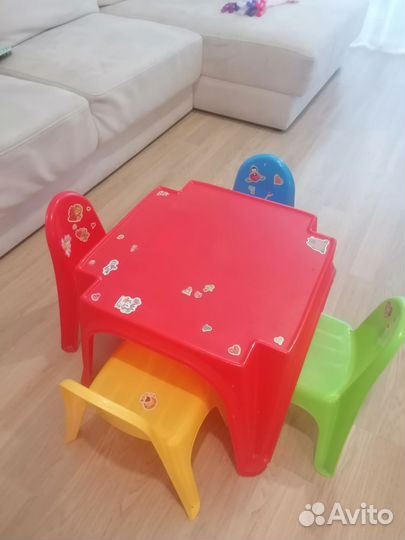 Детский столик со стульчиками