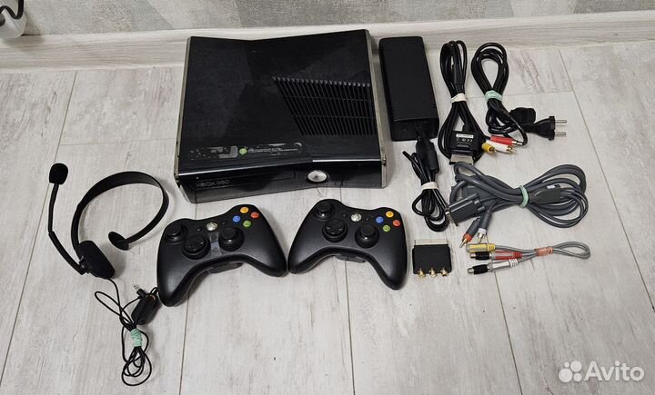 Игровая приставка Xbox 360